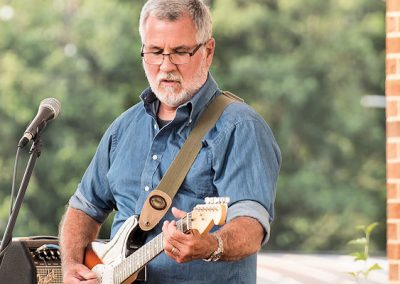 Putter Playing Guitar at PAL